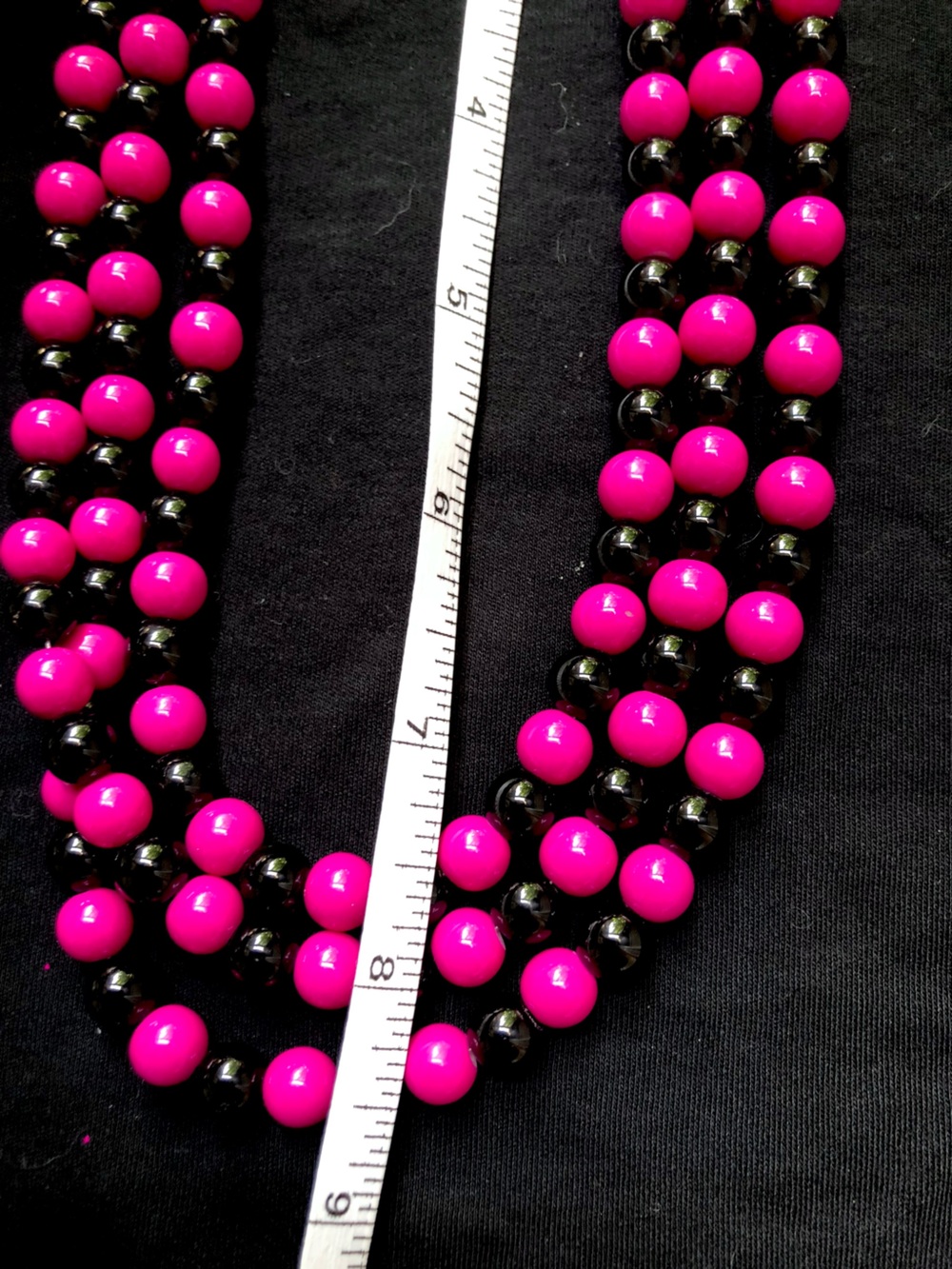 Vintage Triple Strand Fuschia and Black Beaded Necklace - Picture 2 of 6